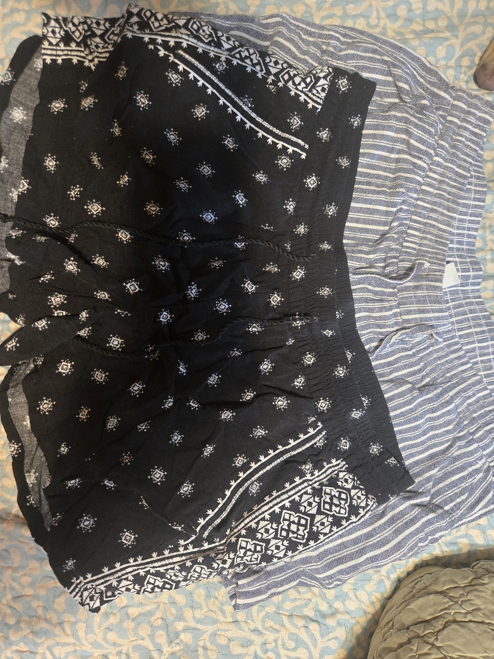 Old Navy Black and White Striped Knit Shorts SIZE LARGE